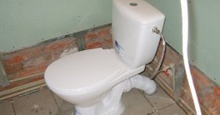 Установка приставного унитаза в Большом Камне - монтаж и подключение, СантехДомБль от 5207 рублей